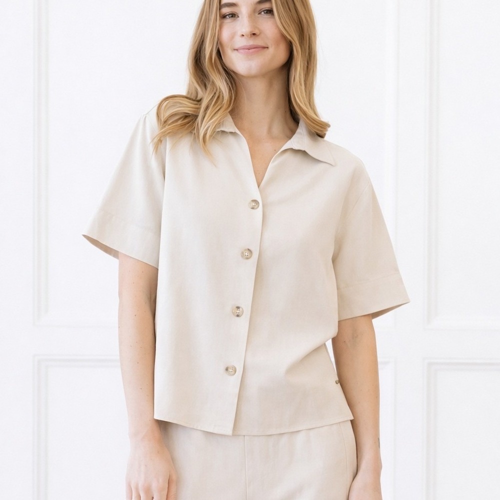 Cozy Earth Lived In Linen Blend Short Sleeve Button Down in Sand Size Large